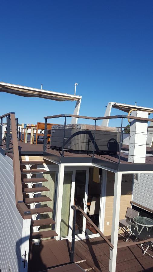 Hausboot Pula - Floating House Water Lily酒店 外观 照片