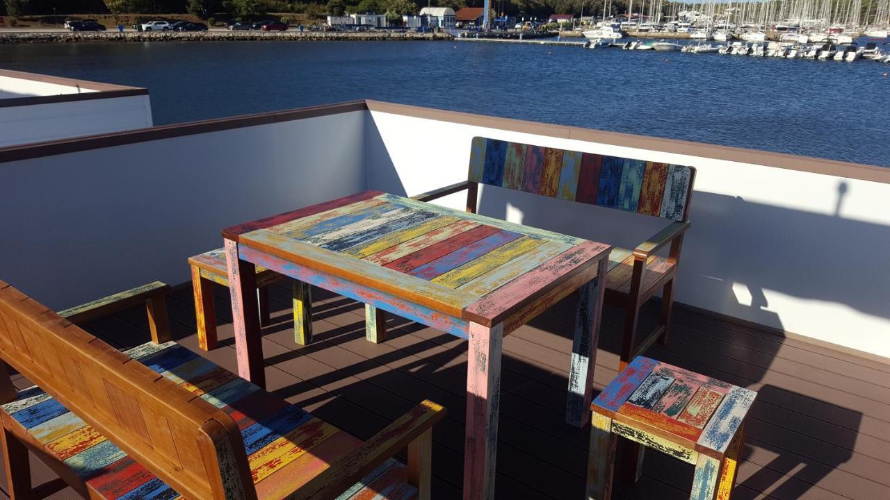 Hausboot Pula - Floating House Water Lily酒店 外观 照片