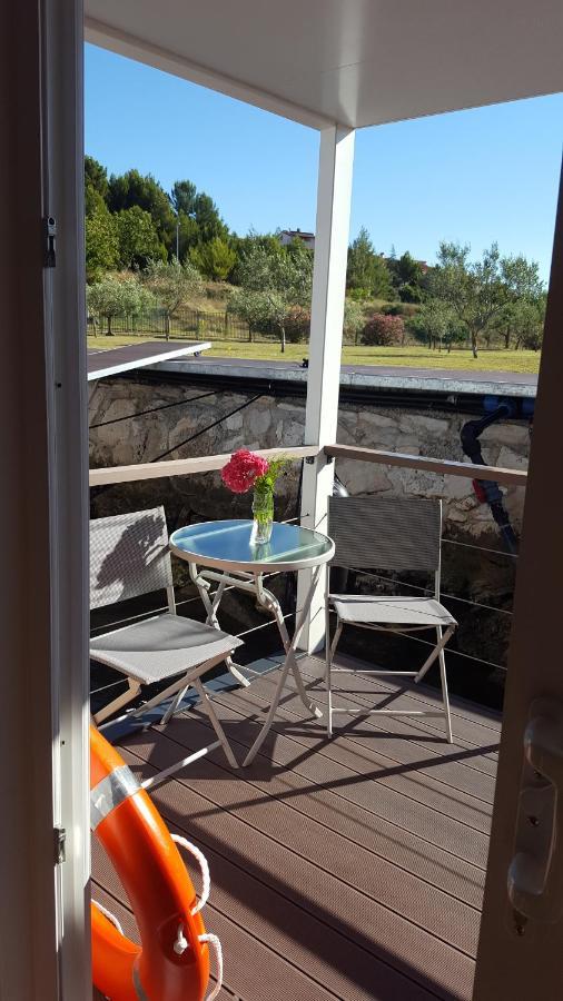 Hausboot Pula - Floating House Water Lily酒店 外观 照片