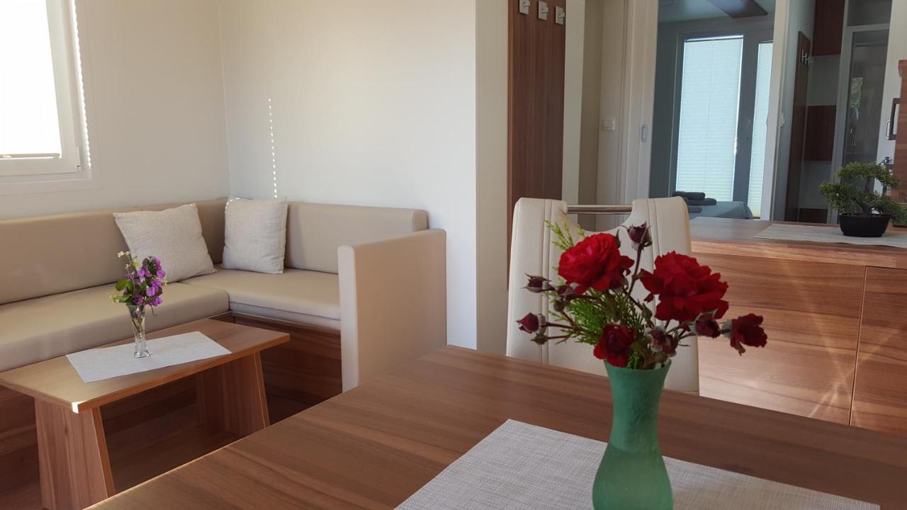 Hausboot Pula - Floating House Water Lily酒店 外观 照片