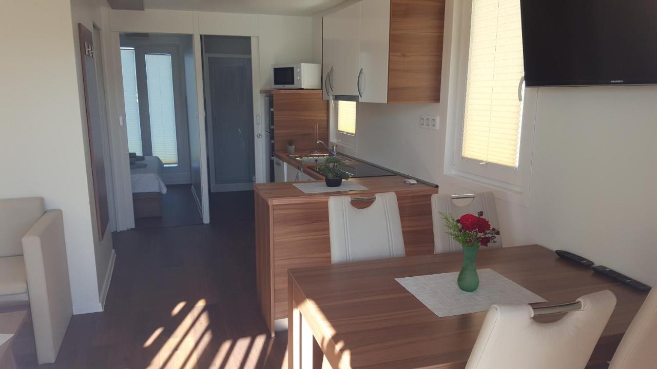 Hausboot Pula - Floating House Water Lily酒店 外观 照片